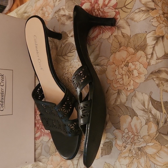 Coldwater Creek Flower Chopout Slides - Picture 2 of 4